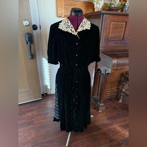 small Vintage Bloomfield Creations black velvet dress with white lace collar